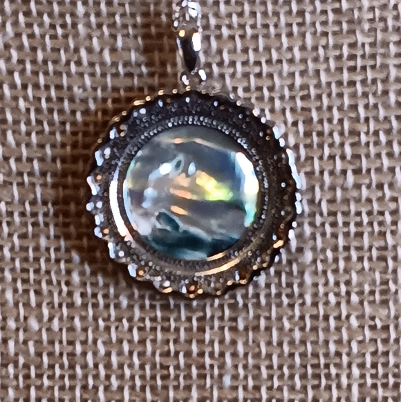 Elegant Sterling Silver Abalone & Mother of Pearl 18"  Necklace - Picture 3 of 6